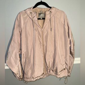 Zip down windbreaker